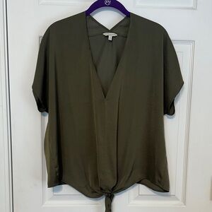 Lucky Brand Olive Green V-Neck Tie-Front Top size medium
